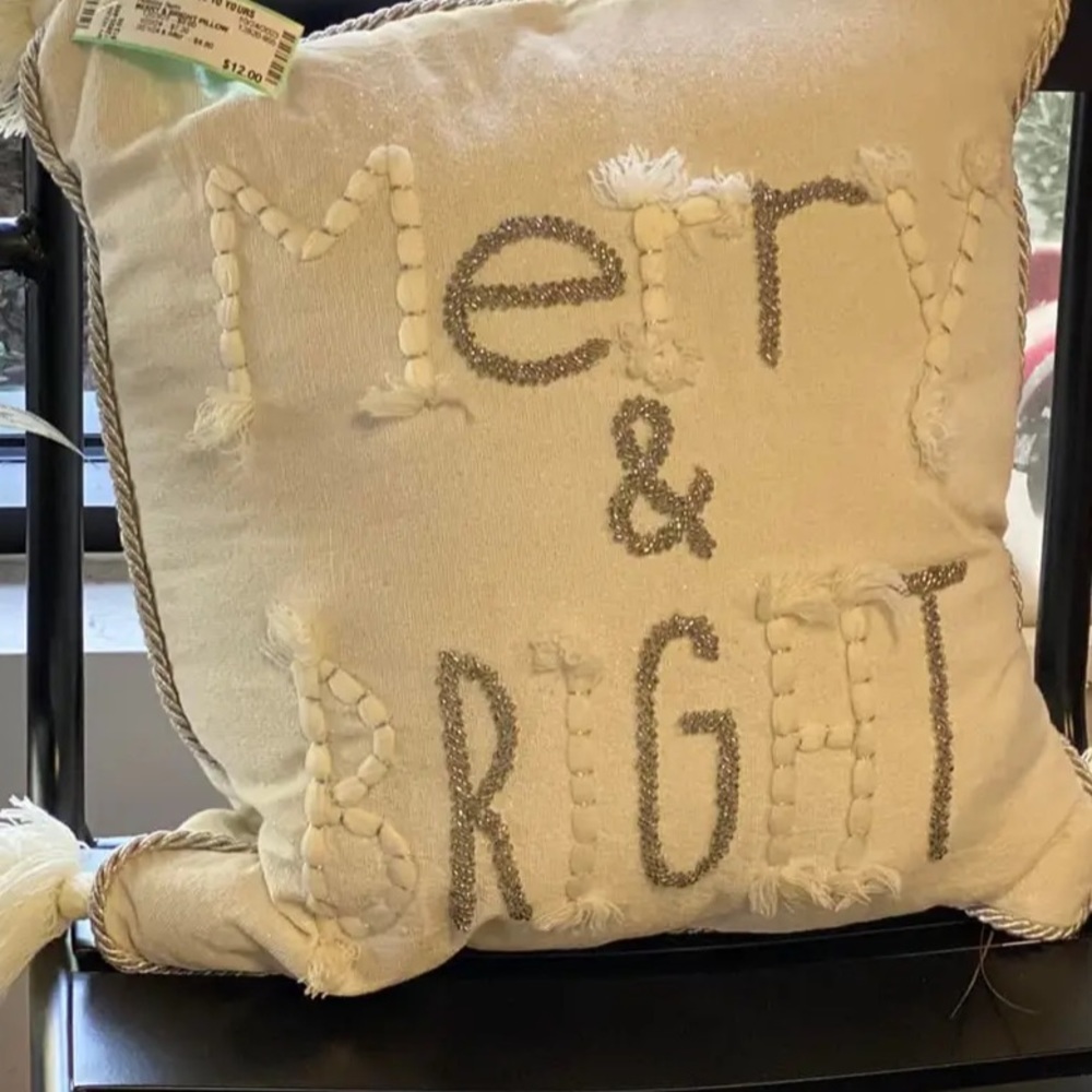Not for sale 😊 looking for this Christmas Pillow